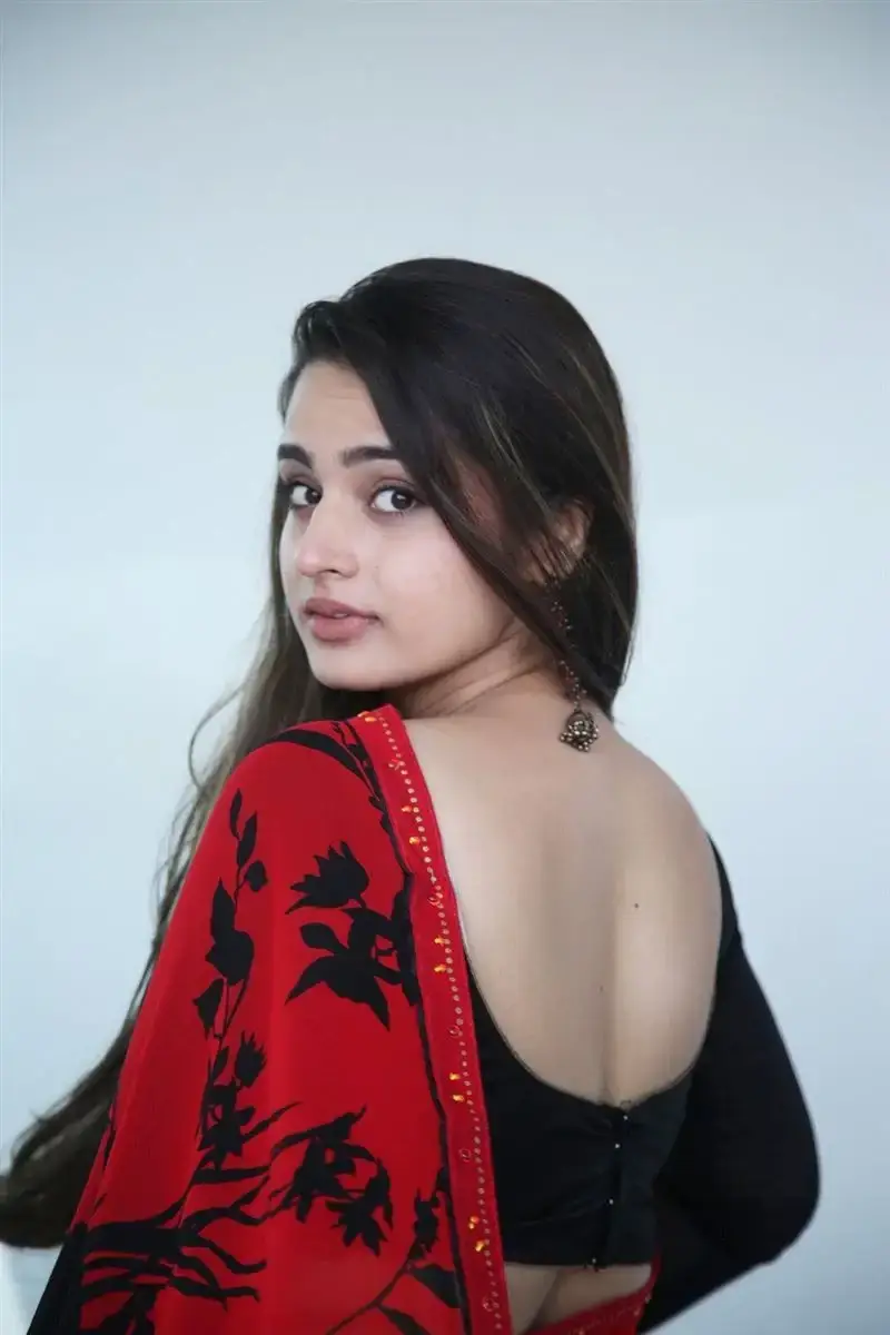 Beautiful Indian Actress Ayesha Khan in Red Saree